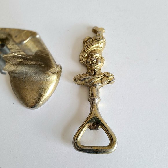 Scottish man with heraldic shield gold color metal bottle opener stand. - Picture 5 of 5